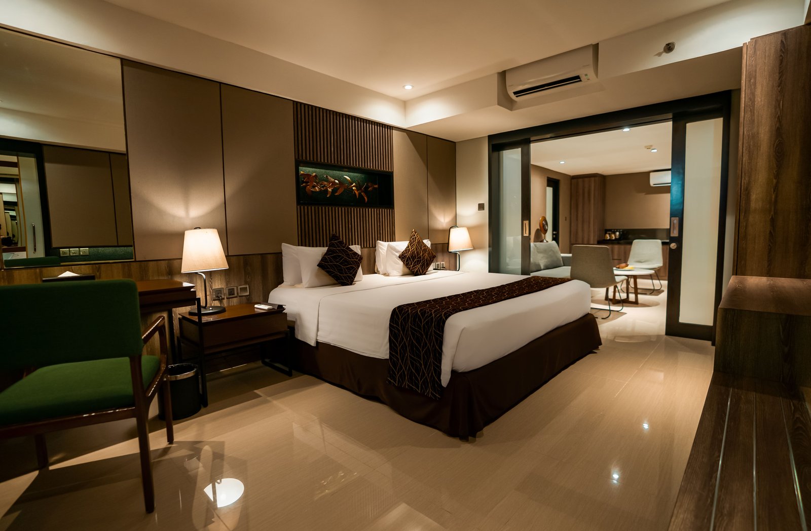1737421662.8771_accomodation_-_The_Nest_Hotel_Bali_executive_suite_room-1.jpg